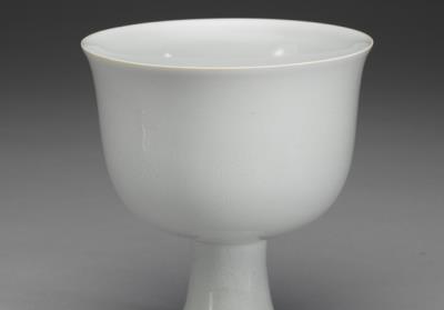 图片[2]-Stem bowl with lotus and eight treasures decoration in sweet-white glaze, Ming dynasty, Yongle reign (1403-1424)-China Archive